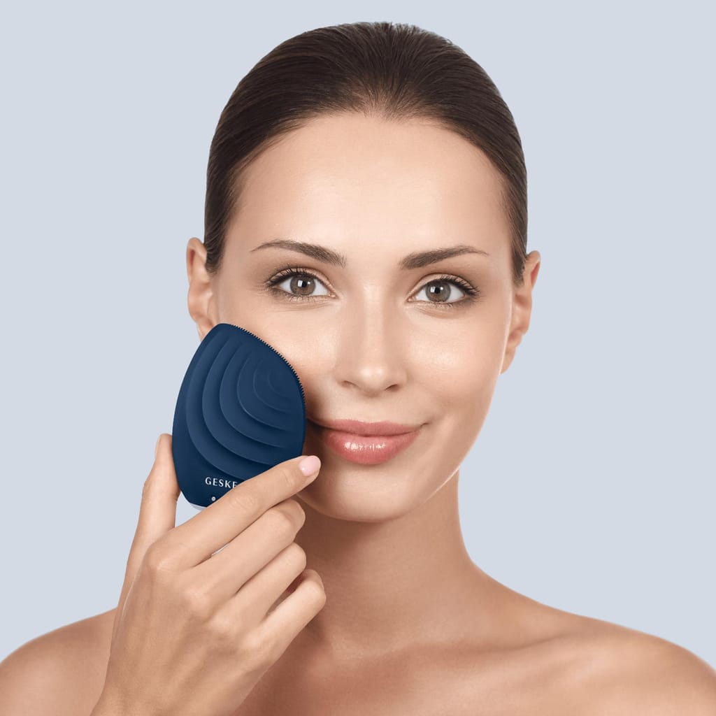 Фото товару: Електронна ультразвукова щітка для обличчя GESKE Sonic Facial Brush 5в1 midnight № 3