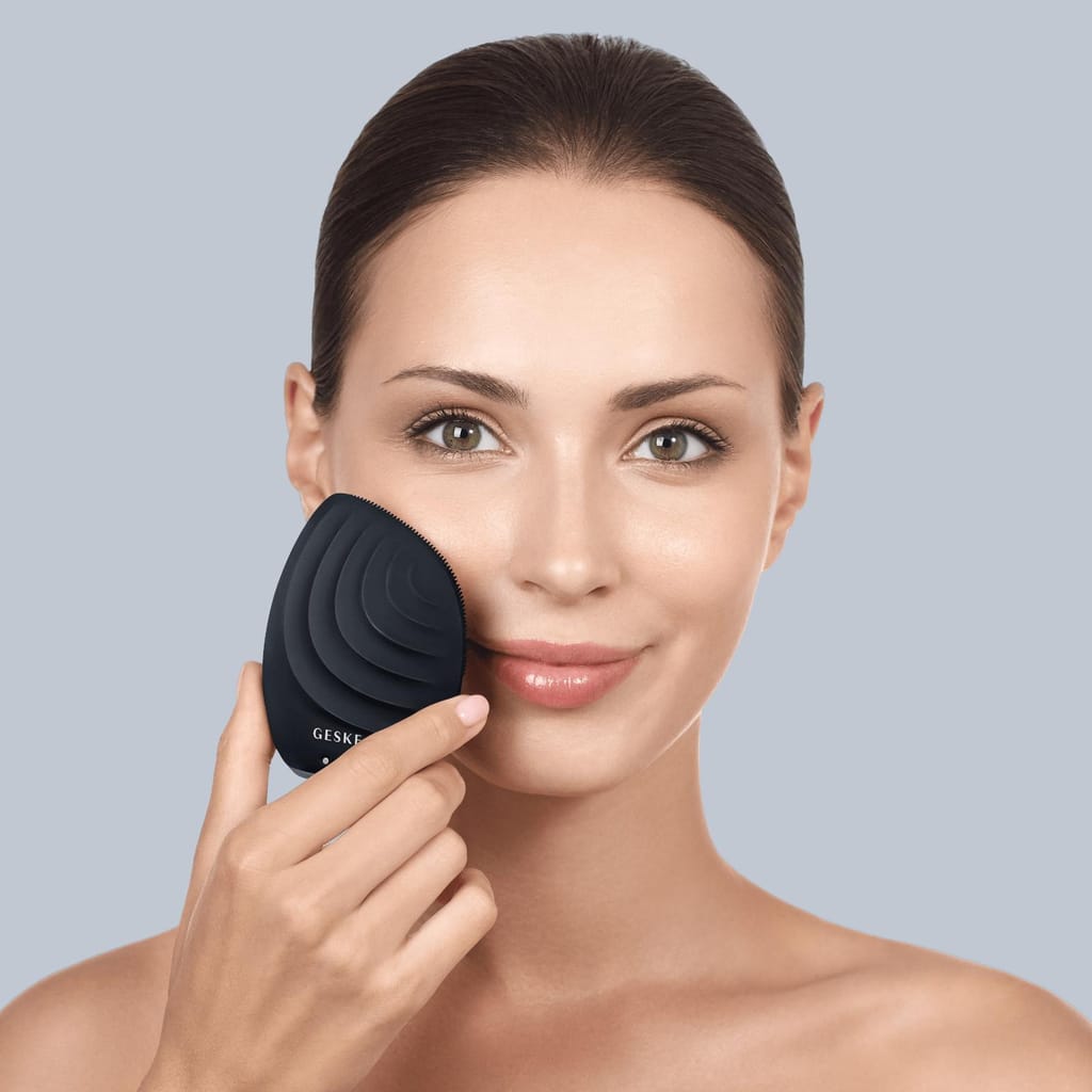 Фото товару: Електронна ультразвукова щітка для обличчя GESKE Sonic Facial Brush 5в1 black № 3