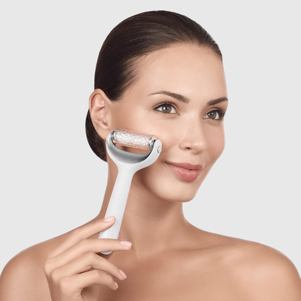 Фото товару: Електронний ролер для обличчя та тіла з мікроголками GESKE MicroNeedle Face&Body Roller 8в1 white № 3
