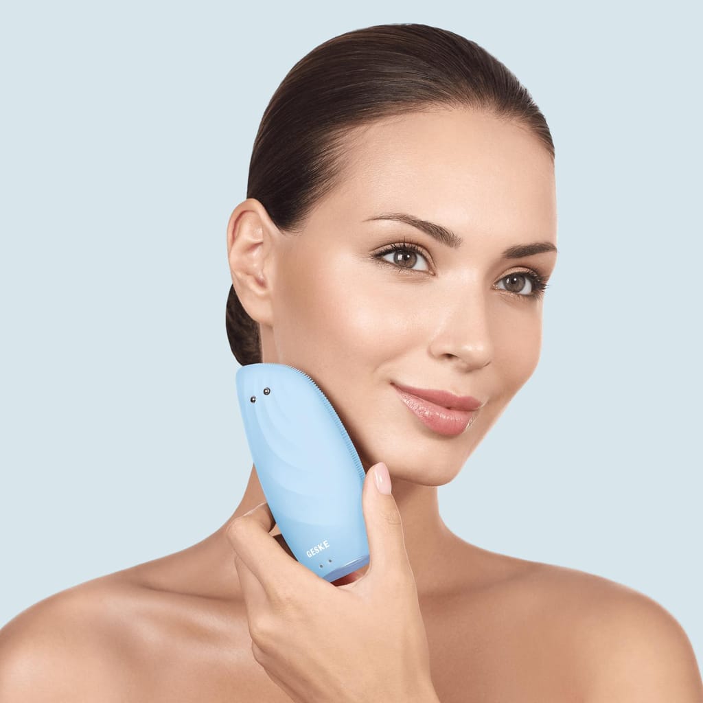 Фото товару: Очищувальна щітка для обличчя GESKE Sonic Thermo Facial Brush&Face-Lifter 8в1 aquamarine № 3