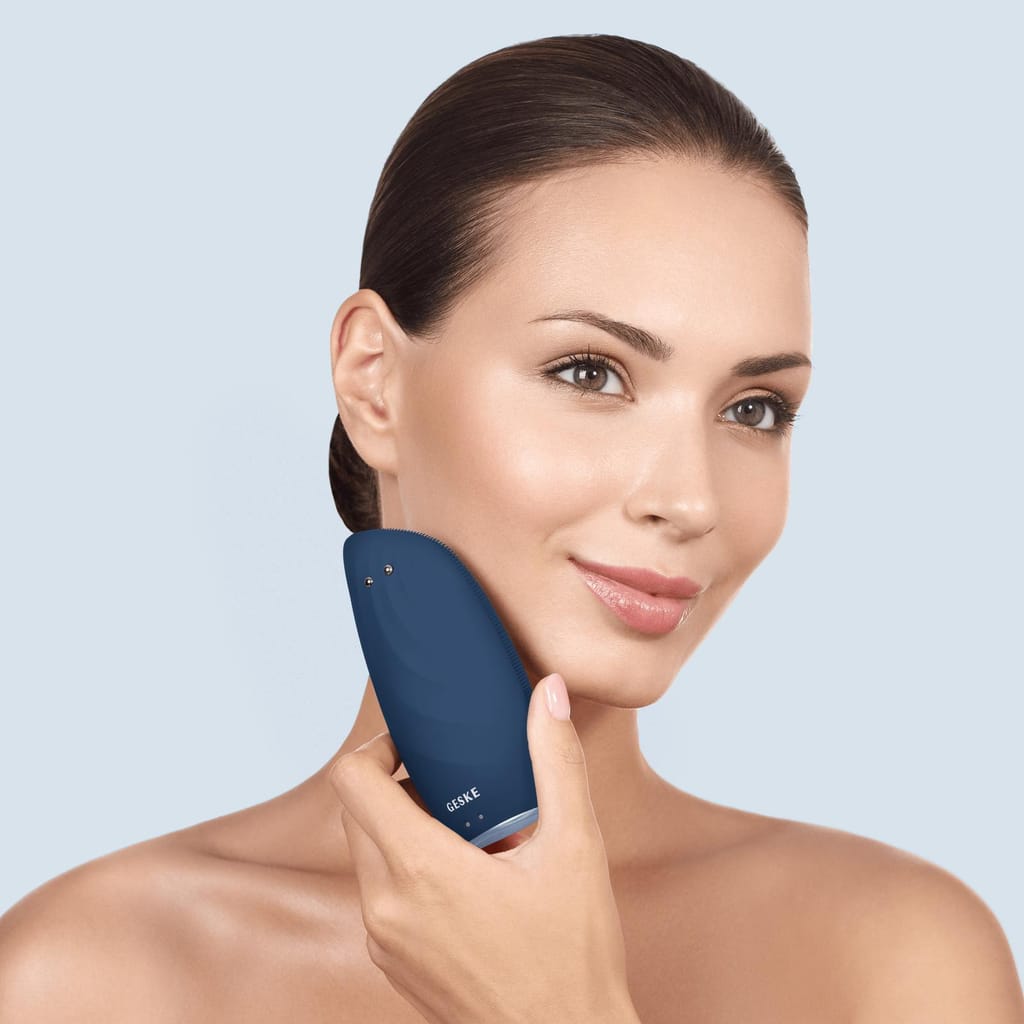 Фото товару: Очищувальна щітка для обличчя GESKE Sonic Thermo Facial Brush&Face-Lifter 8в1 midnight № 3