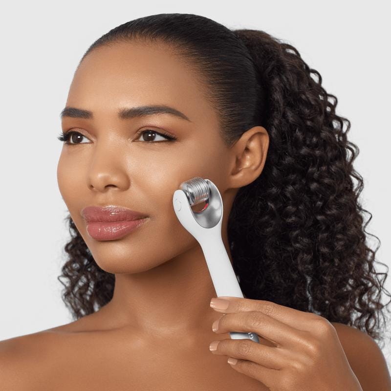 Фото товару: Електронний ролер для обличчя з мікроголками GESKE MicroNeedle Face Roller 9в1 white № 3