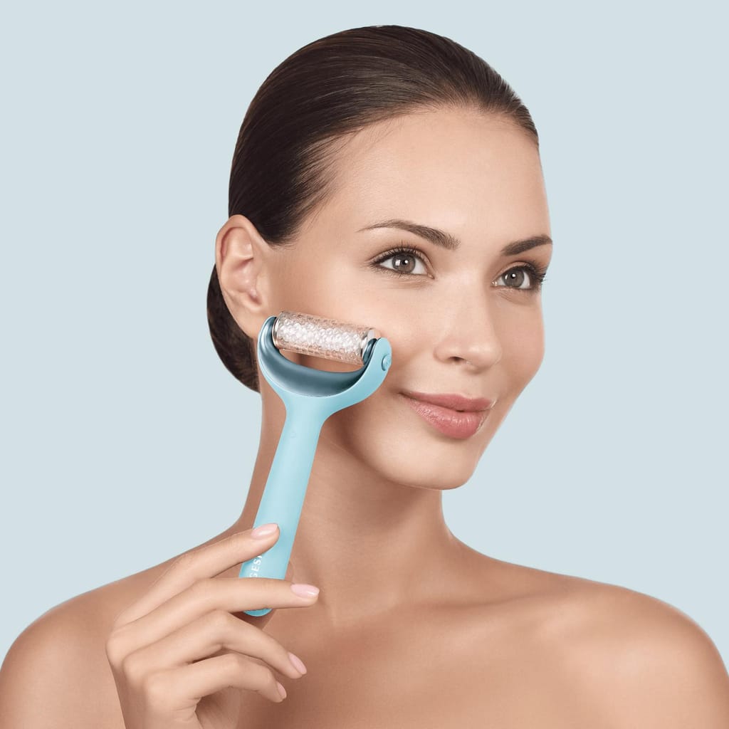 Фото товару: Електронний ролер для обличчя та тіла з мікроголками GESKE MicroNeedle Face&Body Roller 8в1 turquoise № 3