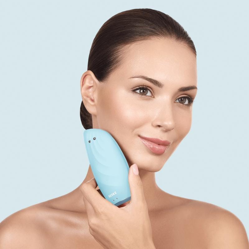 Фото товару: Очищувальна щітка для обличчя GESKE Sonic Thermo Facial Brush&Face-Lifter 8в1 turquoise № 3
