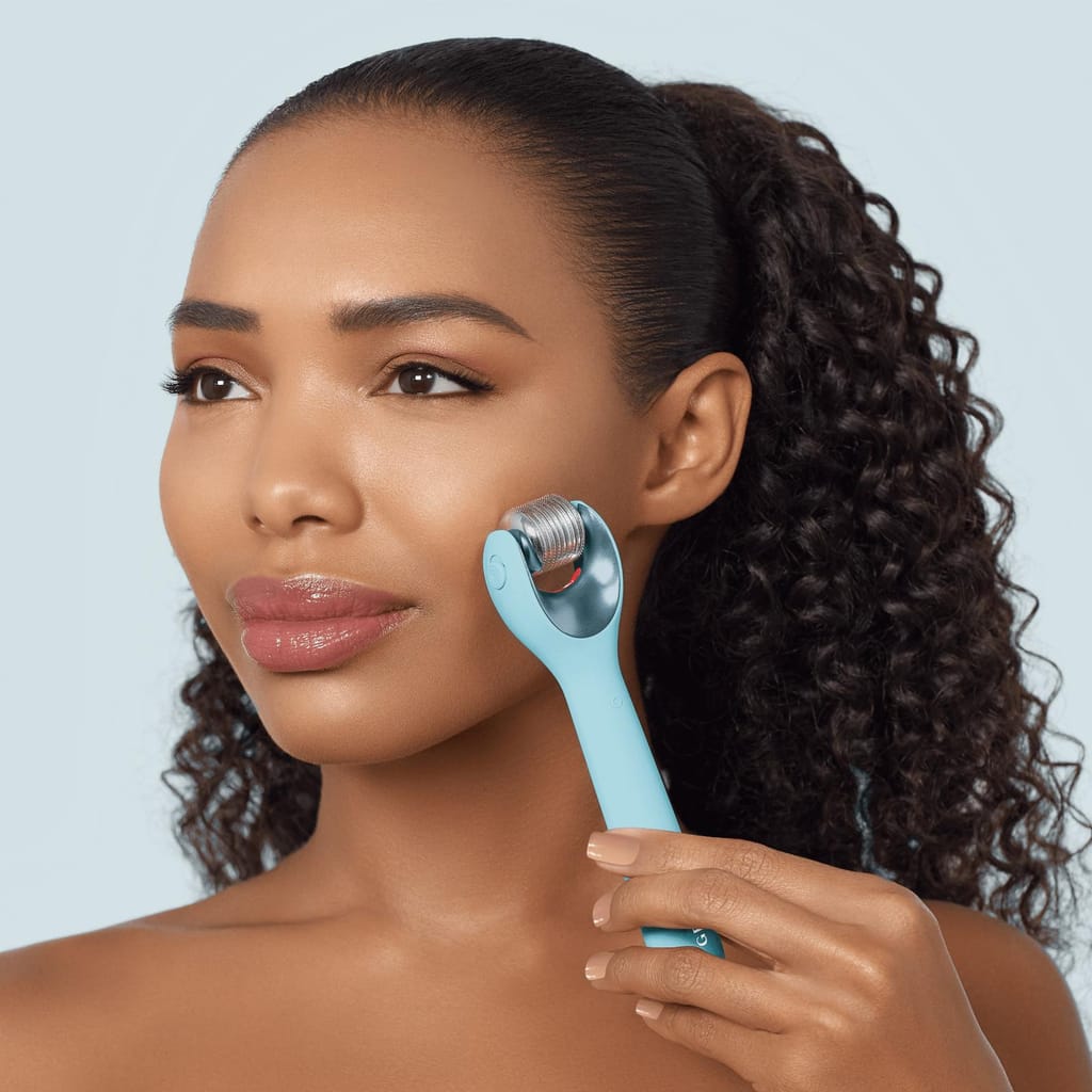 Фото товару: Електронний ролер для обличчя з мікроголками GESKE MicroNeedle Face Roller 9в1 turquoise № 3