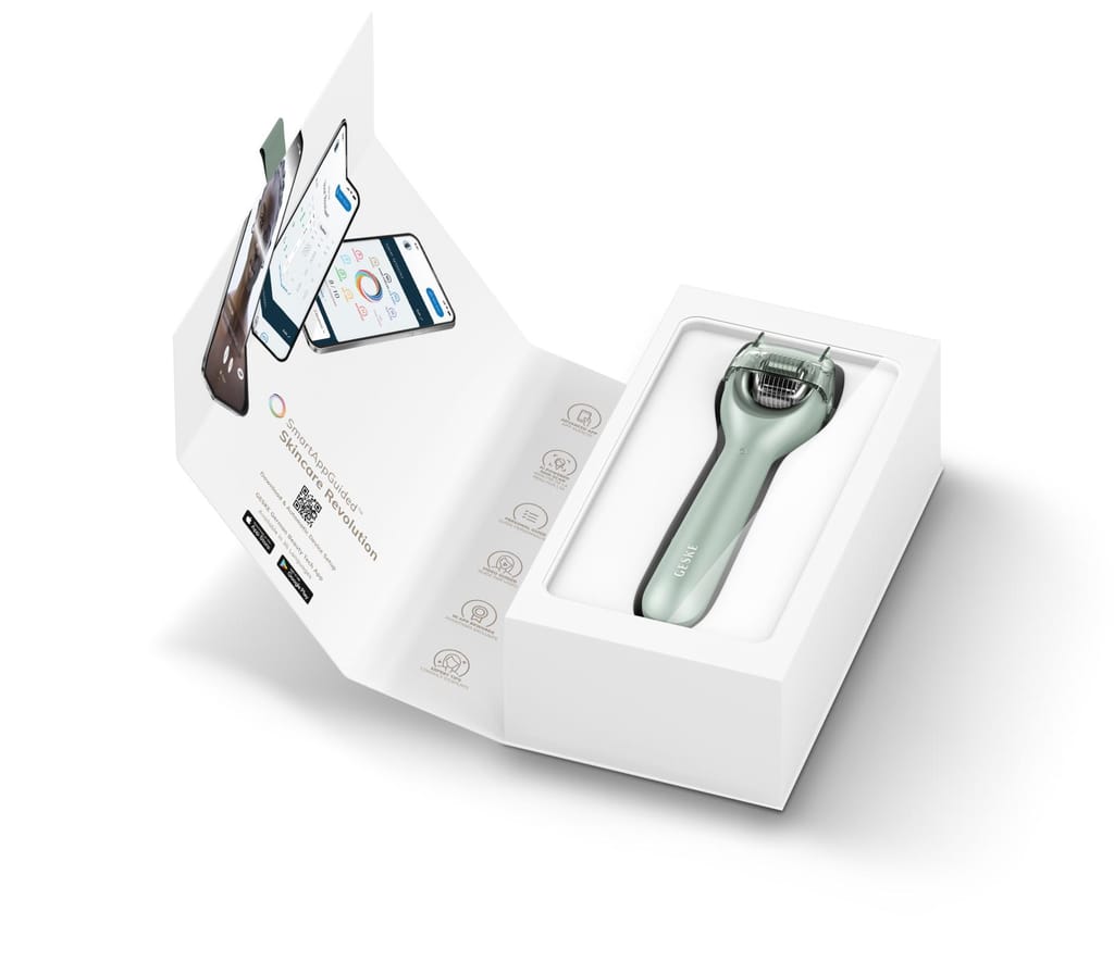 Фото товару: Електронний ролер для обличчя з мікроголками GESKE MicroNeedle Face Roller 9в1 green № 8