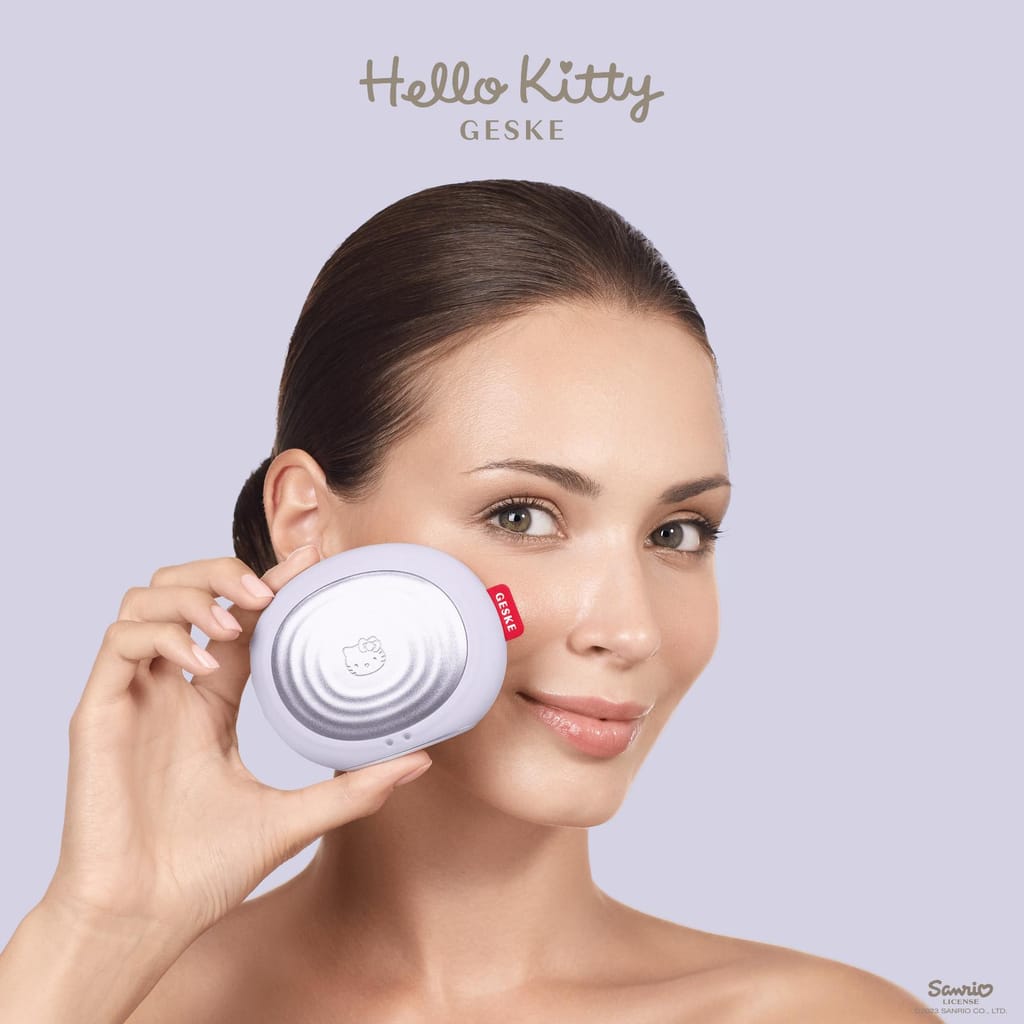 Фото товару: Електронна ультразвукова термощітка для обличчя GESKE Sonic Thermo Facial Brush 5в1 by Hello Kitty purple № 3