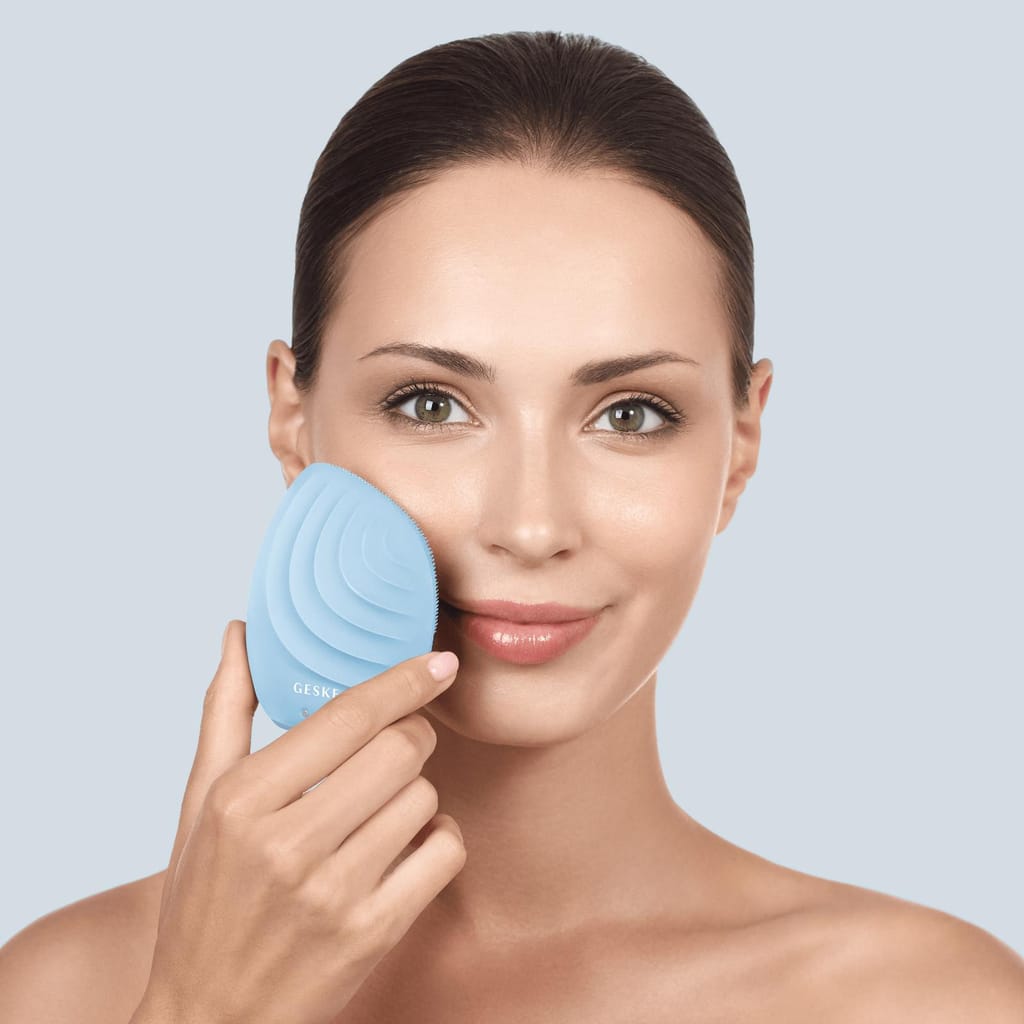 Фото товару: Електронна ультразвукова щітка для обличчя GESKE Sonic Facial Brush 5в1 aquamarine № 3