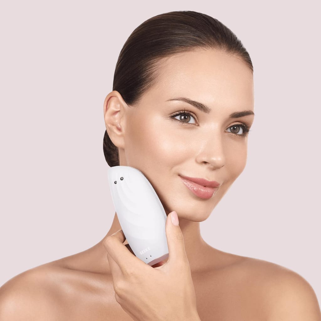 Фото товару: Очищувальна щітка для обличчя GESKE Sonic Thermo Facial Brush&Face-Lifter 8в1 starlight № 3