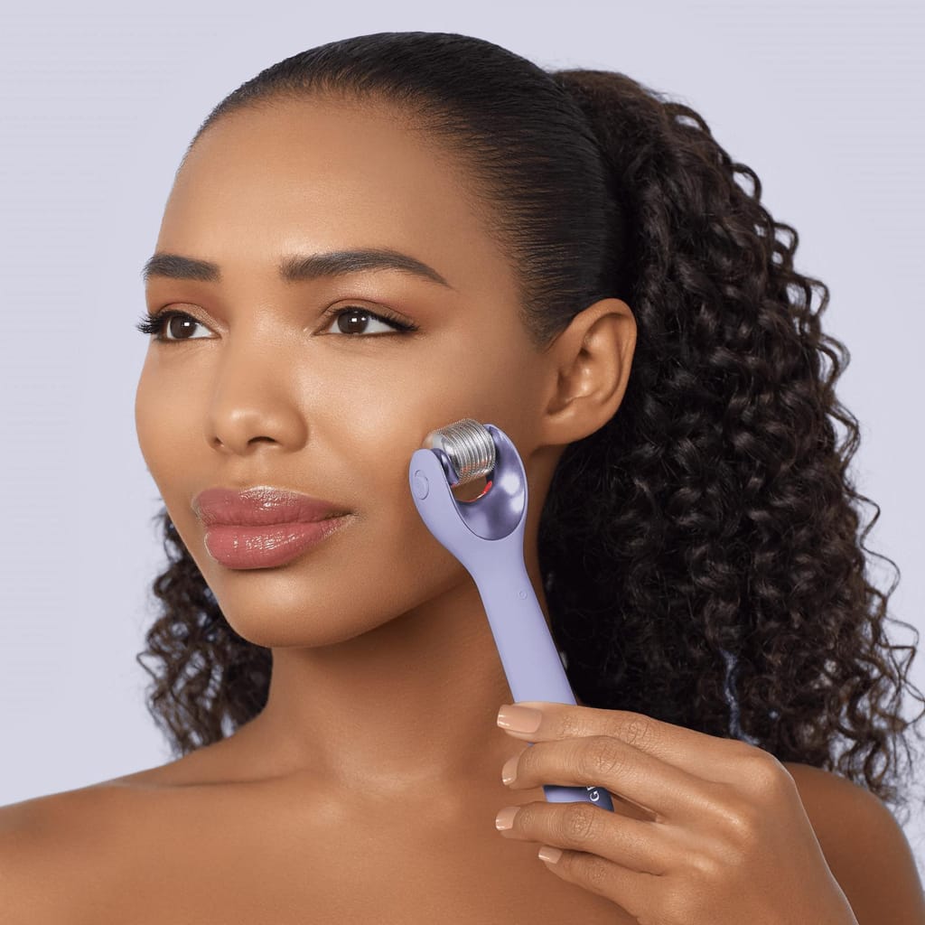 Фото товару: Електронний ролер для обличчя з мікроголками GESKE MicroNeedle Face Roller 9в1 purple № 3