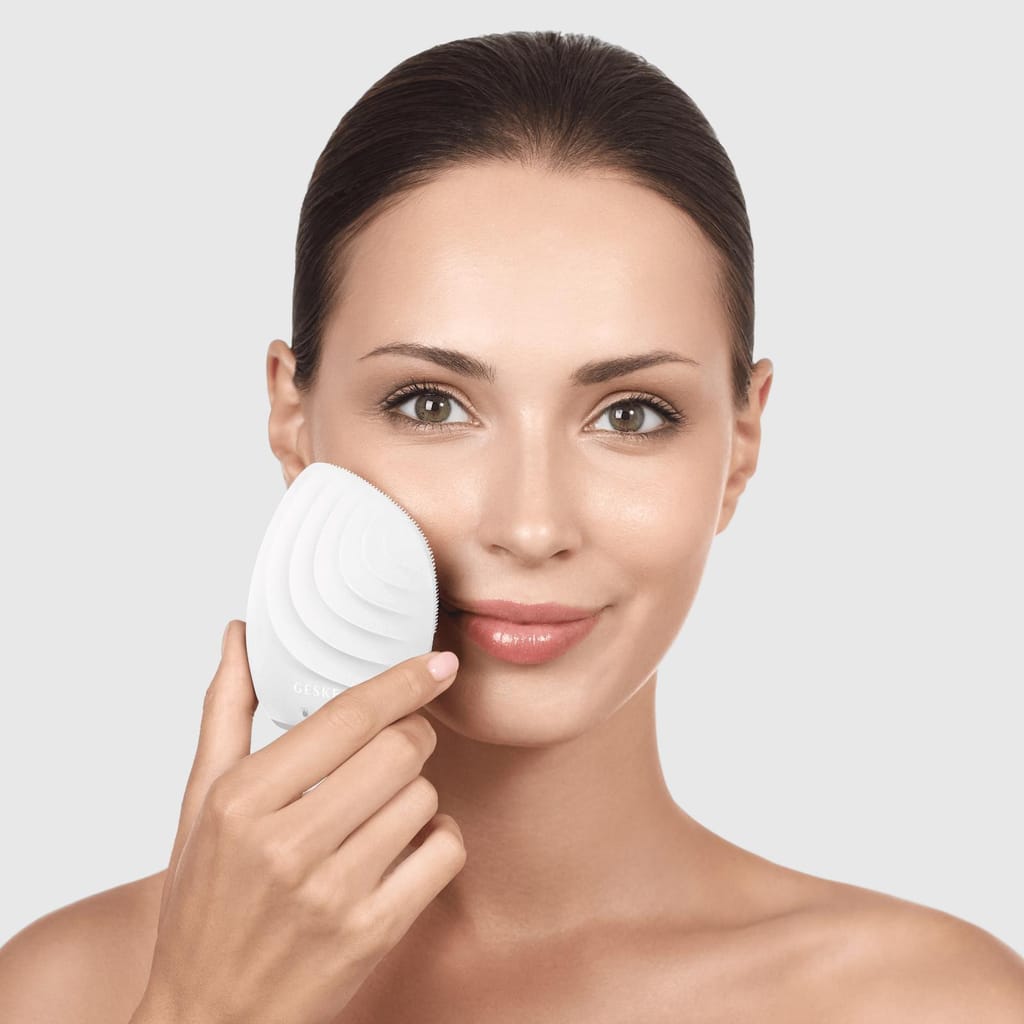Фото товару: Електронна ультразвукова щітка для обличчя GESKE Sonic Facial Brush 5в1 white № 3