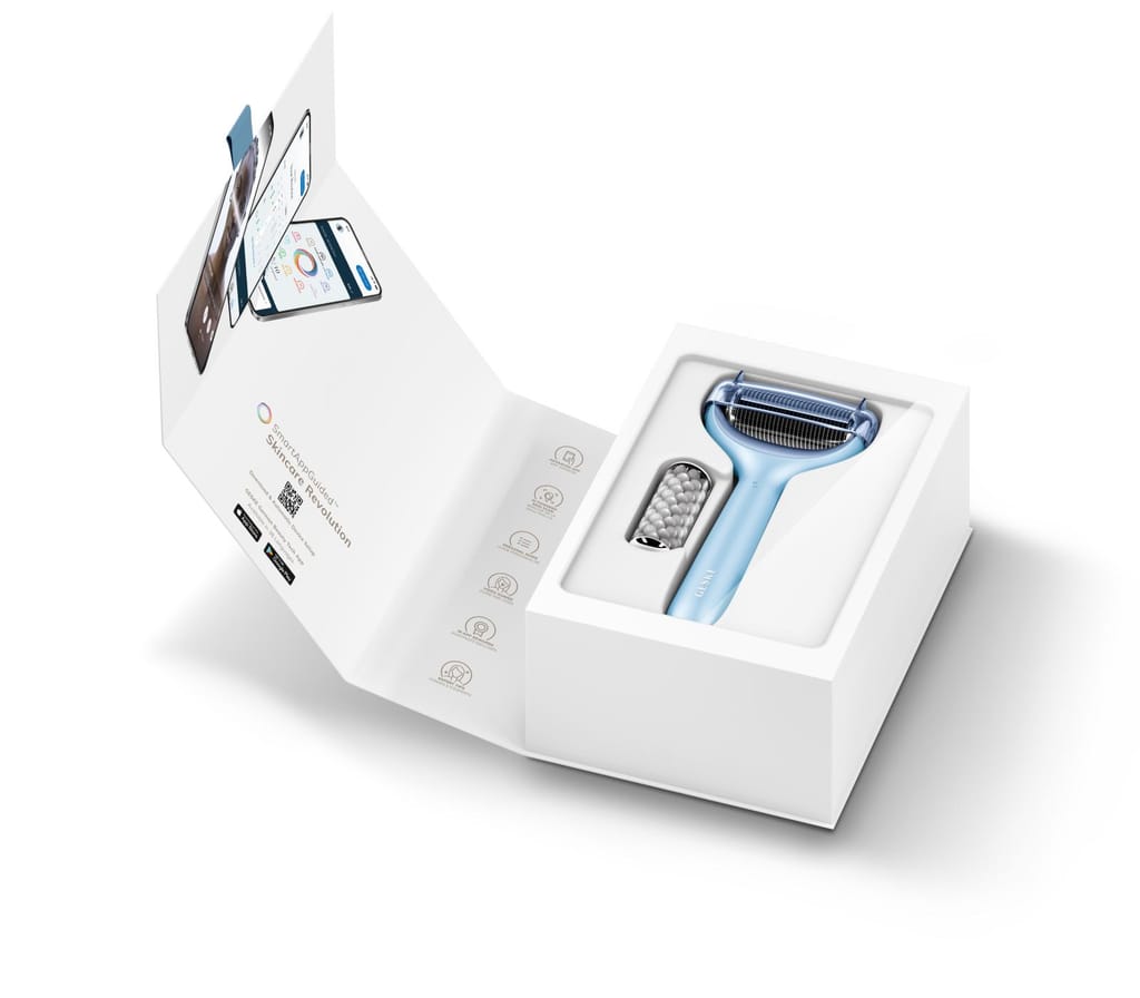 Фото товару: Електронний ролер для обличчя та тіла з мікроголками GESKE MicroNeedle Face&Body Roller 8в1 aquamarine № 8