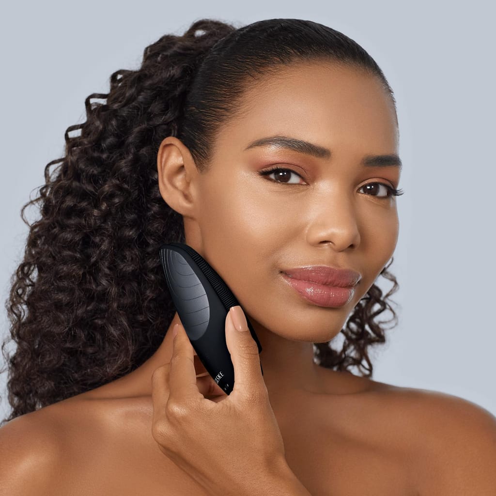 Фото товару: Електронна звукова термо щітка для обличчя GESKE Sonic Thermo Facial Brush 6в1 black № 3