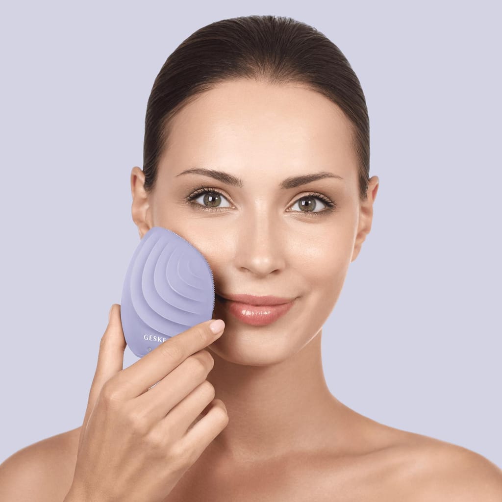 Фото товару: Електронна ультразвукова щітка для обличчя GESKE Sonic Facial Brush 5в1 purple № 3