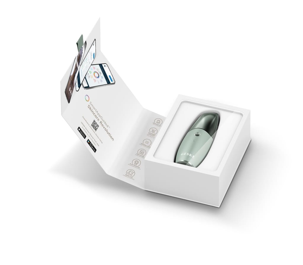 Фото товару: Зволожувач для шкіри обличчя GESKE Facial Hydration Refresher 4 in 1 green № 8