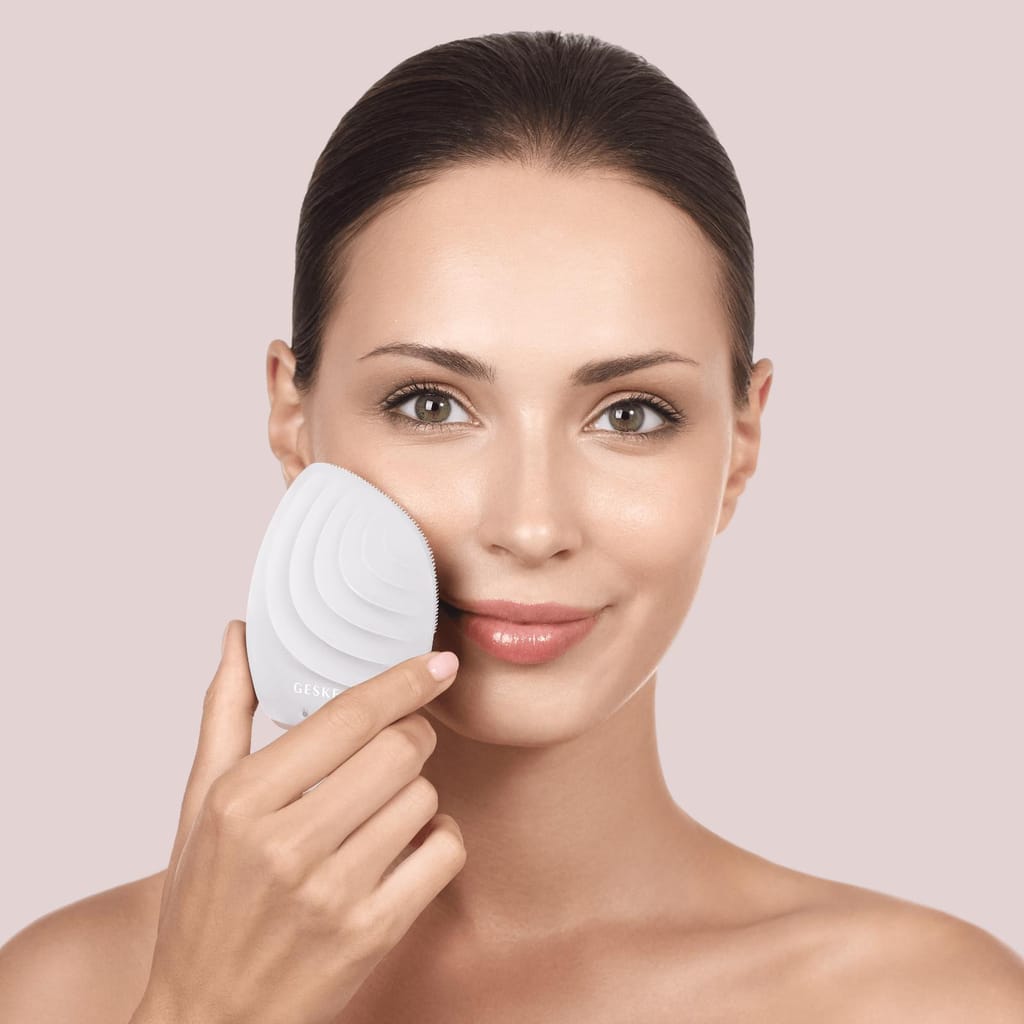 Фото товару: Електронна ультразвукова щітка для обличчя GESKE Sonic Facial Brush 5в1 starlight № 3