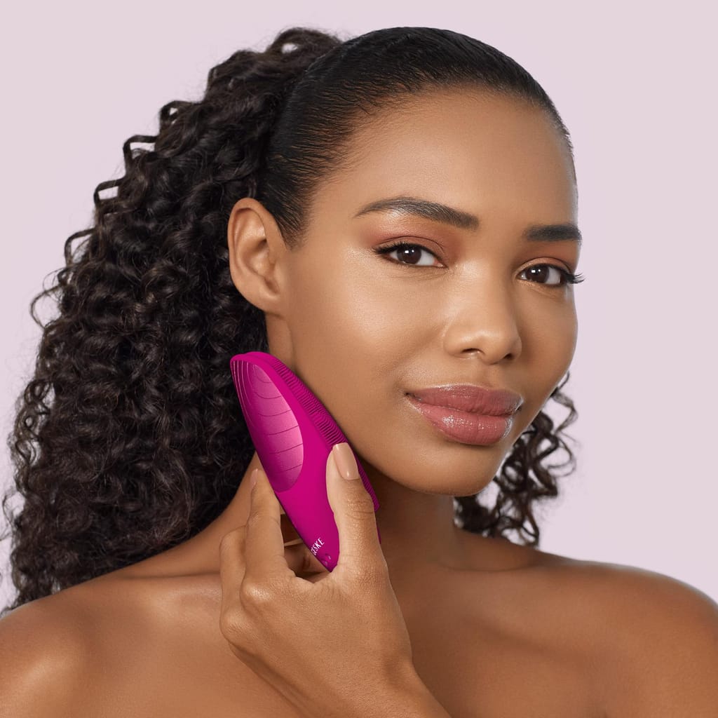 Фото товару: Електронна звукова термо щітка для обличчя GESKE Sonic Thermo Facial Brush 6в1 magenta № 3