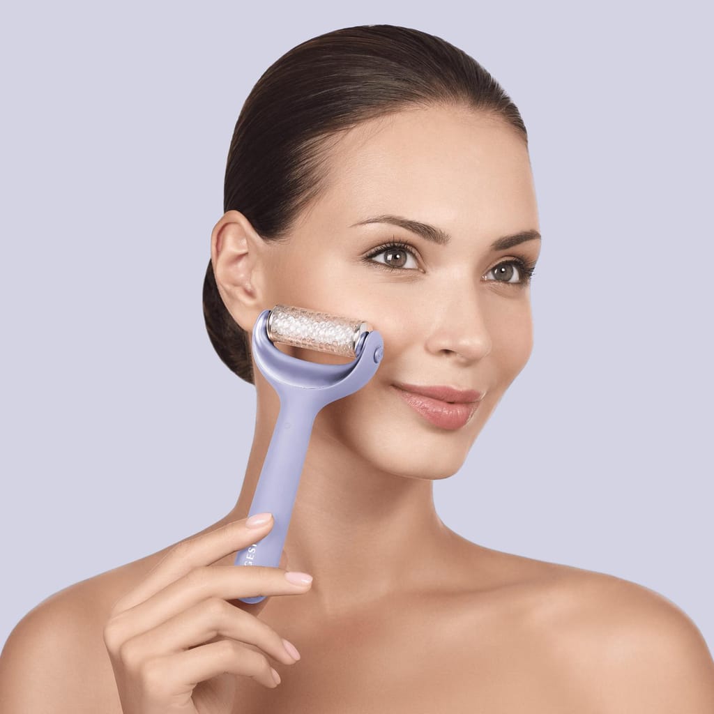 Фото товару: Електронний ролер для обличчя та тіла з мікроголками GESKE MicroNeedle Face&Body Roller 8в1 purple № 3