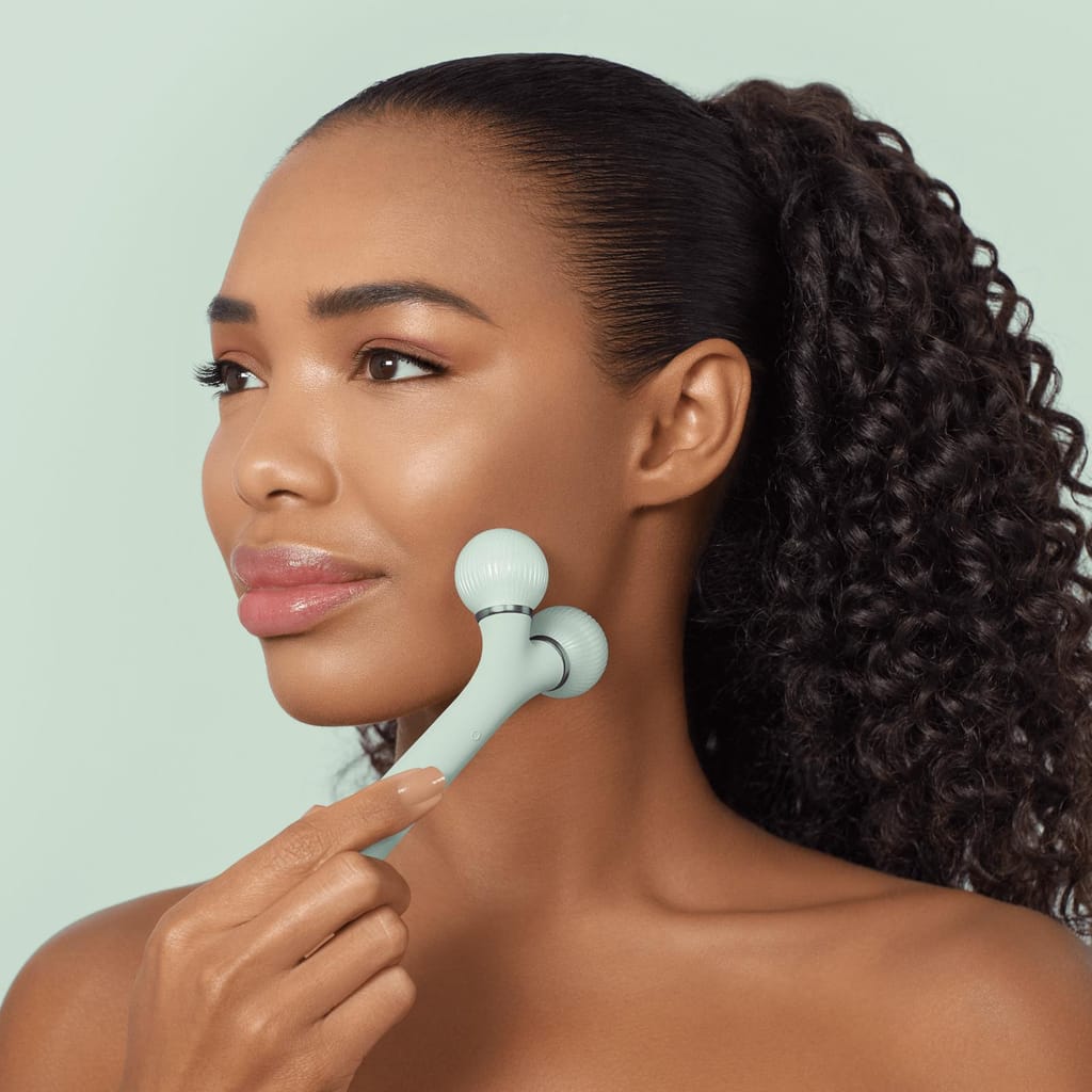 Фото товару: Електронний ультразвуковий ролик для обличчя GESKE Sonic Facial Roller 4в1 green № 3