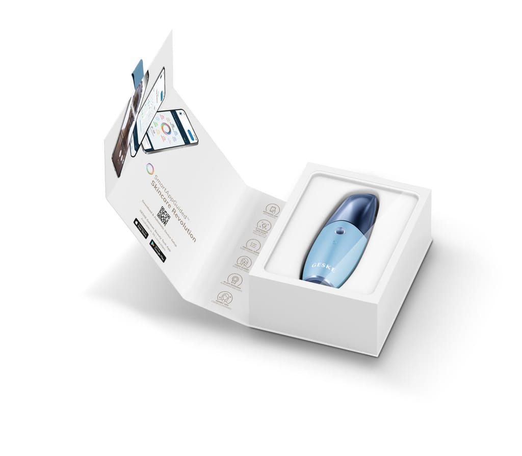 Фото товару: Зволожувач для шкіри обличчя GESKE Facial Hydration Refresher 4 in 1 aquamarine № 8