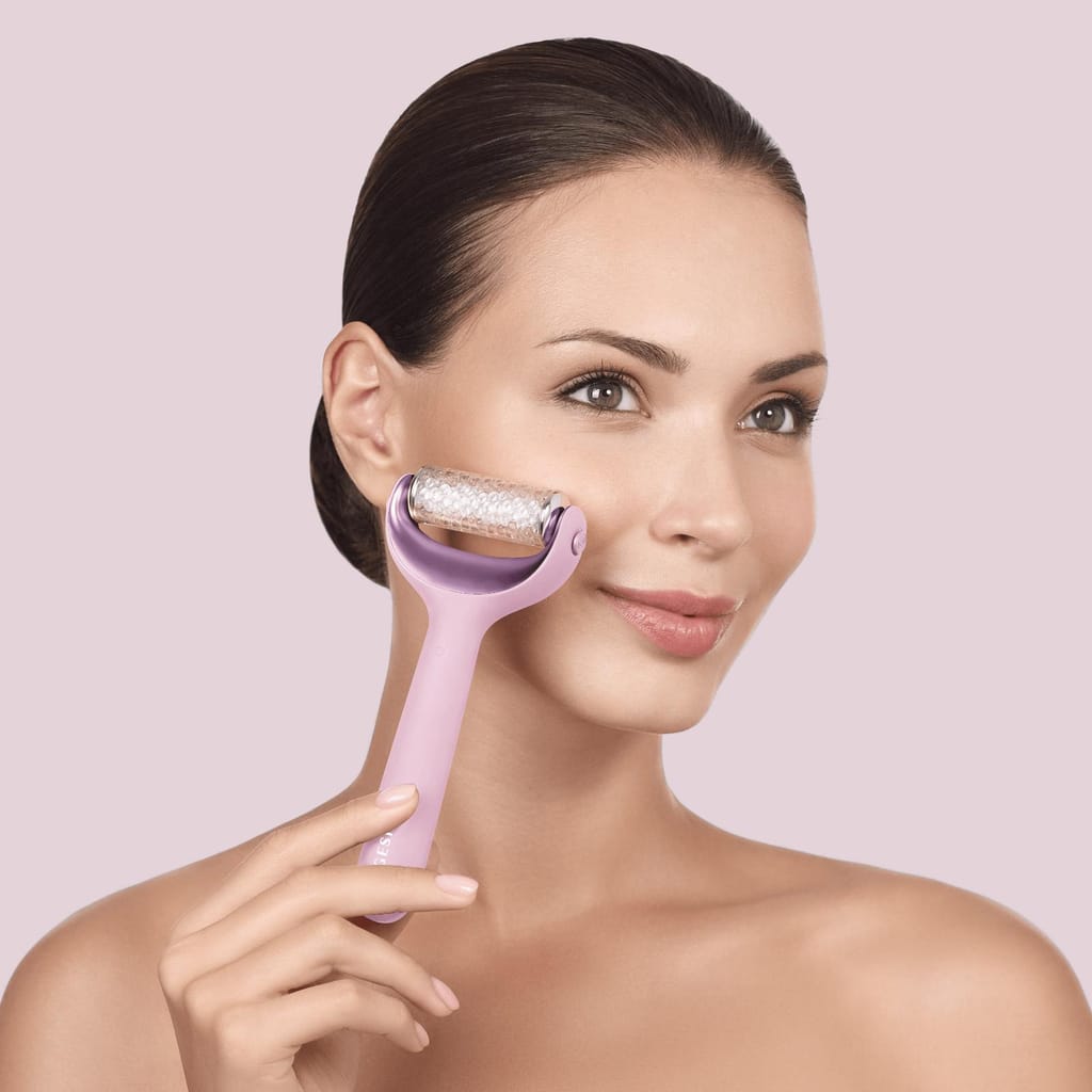 Фото товару: Електронний ролер для обличчя та тіла з мікроголками GESKE MicroNeedle Face&Body Roller 8в1 pink № 3