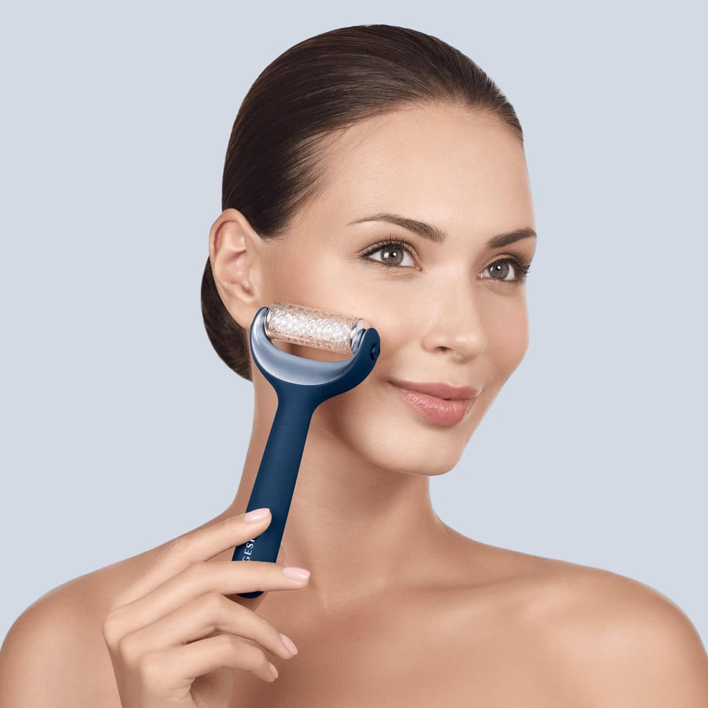 Фото товару: Електронний ролер для обличчя та тіла з мікроголками GESKE MicroNeedle Face&Body Roller 8в1 midnight № 3
