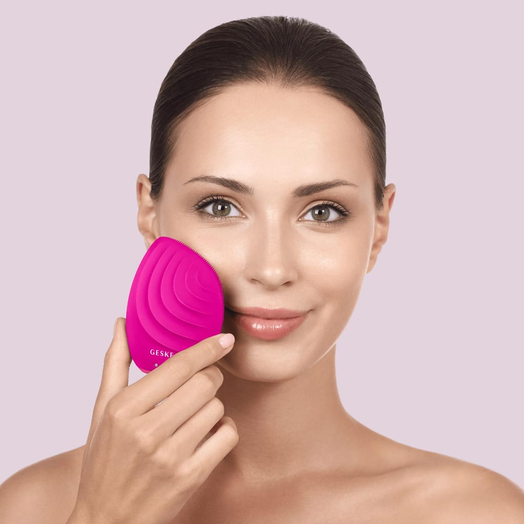 Фото товару: Електронна ультразвукова щітка для обличчя GESKE Sonic Facial Brush 5в1 magenta № 3