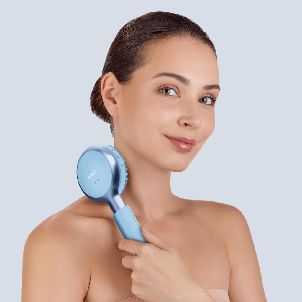 Фото товару: Звукова світлодіодна щітка для всього тіла GESKE Sonic LED Full-Body Brush&Intensive Exfoliator 9в1 aquamarine № 3